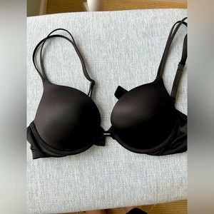 Victoria Secret push up bra 32B. New without store tag.